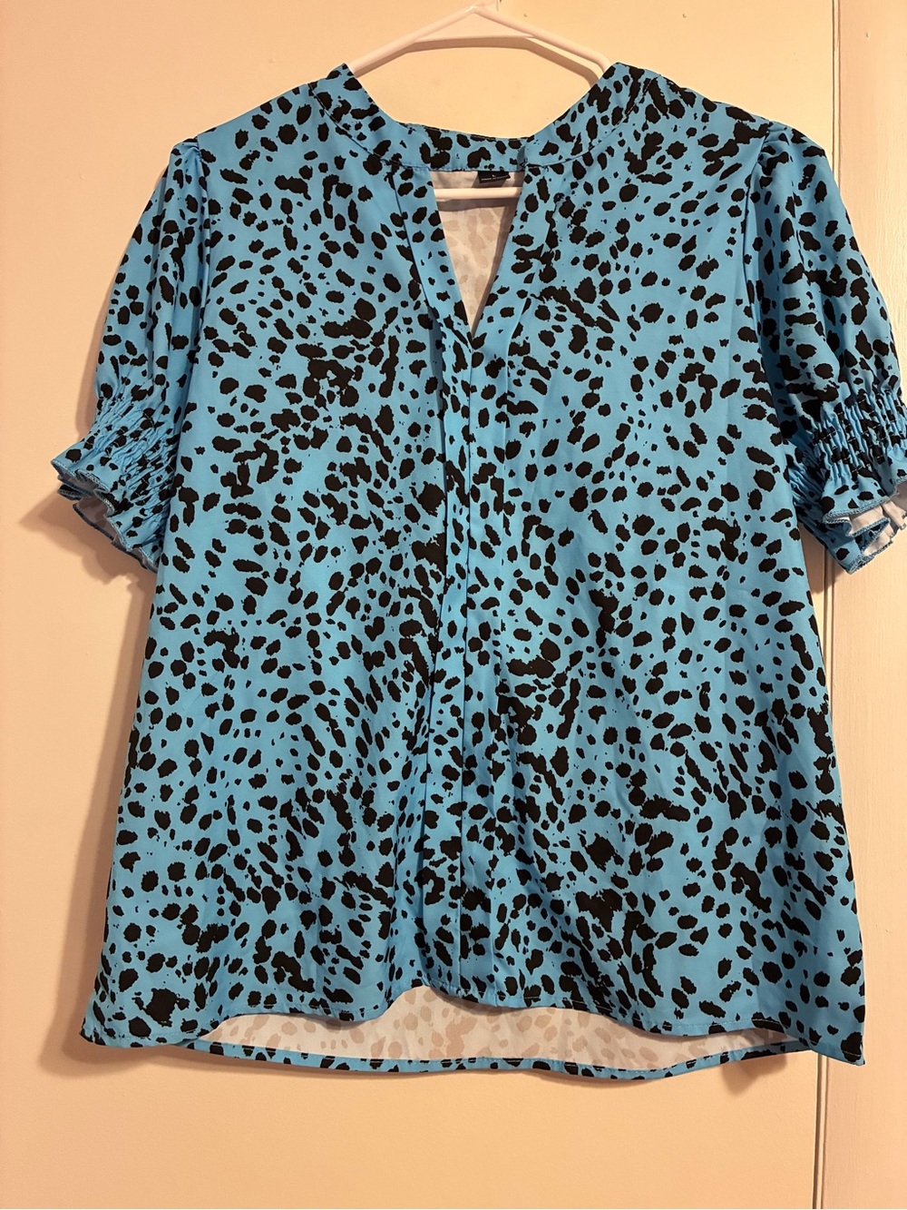 Source Unknown Blue and Black Spotted Short Sleeve Blouse